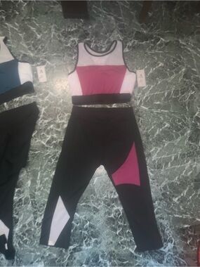 Women's Black and Magenta Active Leggings & Crop Tank Set